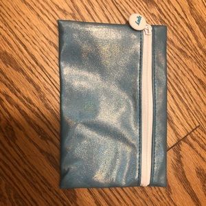 Ipsy bag: blue holographic